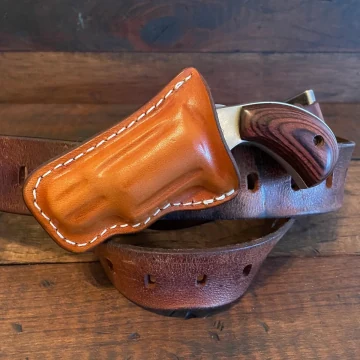Funda de bolsillo de cuero marrón para revólver con clip