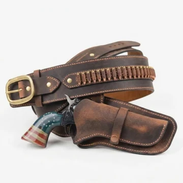 Cinturón Western de cuero marrón con funda para revólver y trabillas para cartuchos