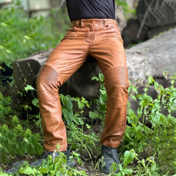 Pantalones de motorista de cuero marrón envejecido para hombre