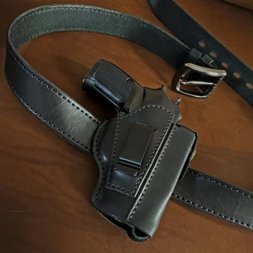 Funda exterior OWB de cuero negro para CZ 82 con portacargador