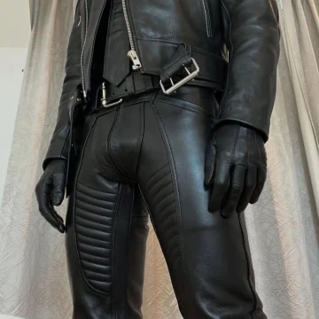 Pantalones de motorista de cuero negro a medida para hombre
