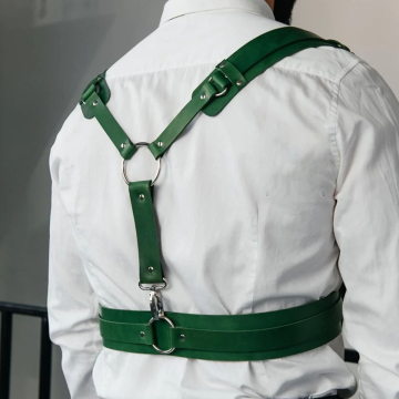 Arnés en Y de cuero verde con correas de hebilla