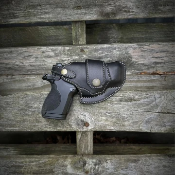 Funda de cuero negro de extracción horizontal