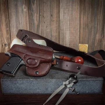 Funda de hombro horizontal de cuero marrón moldeado a medida con cierre de pulgar