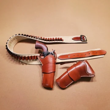 Equipo doble de fundas para acción simple de estilo John Wayne con cinturón de ante y trabillas para calibre .45