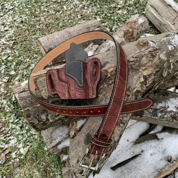 Funda exterior OWB de cuero color caoba con cinturón portaarmas a juego