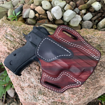 Funda exterior OWB de cinturón de cuero color caoba con acabado veteado de madera