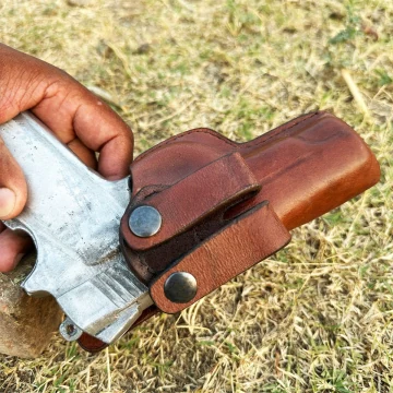Funda interior IWB de cuero marrón con trabillas de cinturón con broches