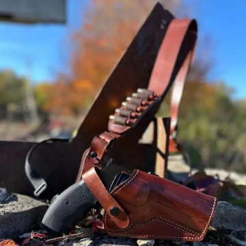 Arnés con funda de pecho de cuero de estilo Alaskan para revólveres Smith & Wesson