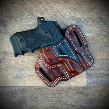 Funda exterior OWB de cinturón de cuero con acabado color nogal