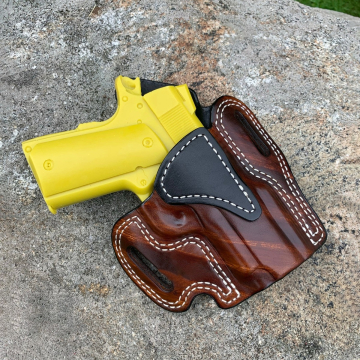 Funda exterior OWB de cinturón de cuero color nogal con acabado veteado de madera