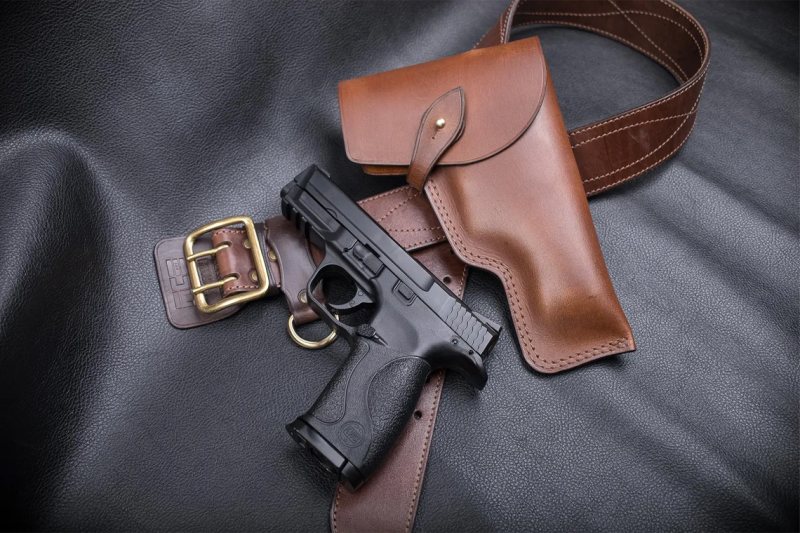 Funda de cinturón de cuero marrón con solapa - Vista 1