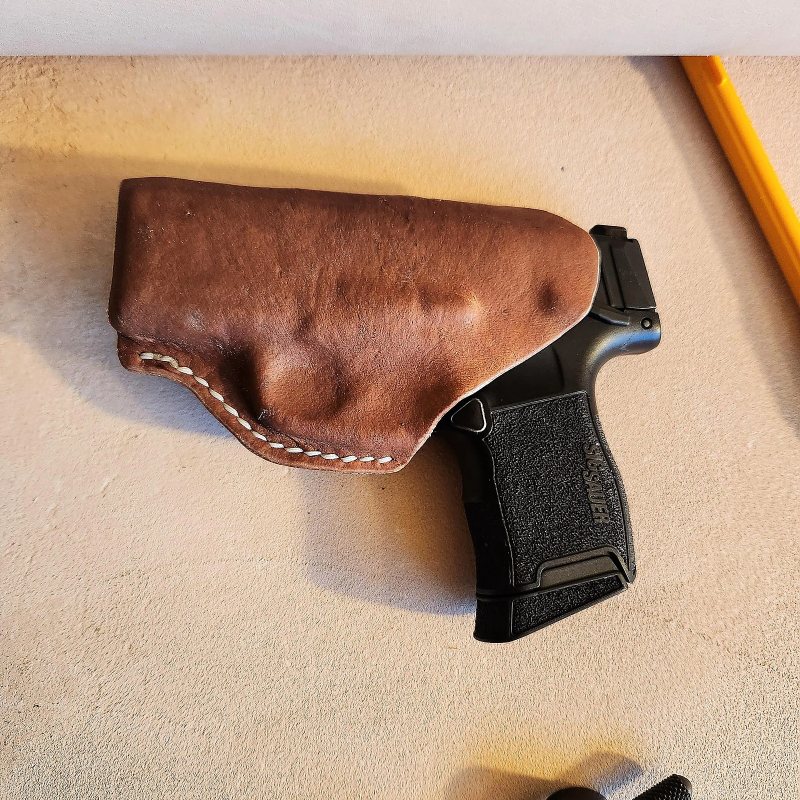 Funda interior IWB de cuero para SIG Sauer P365 AXG Legion compatible con visor óptico - Vista 2